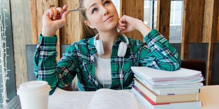 Studerende med bøger