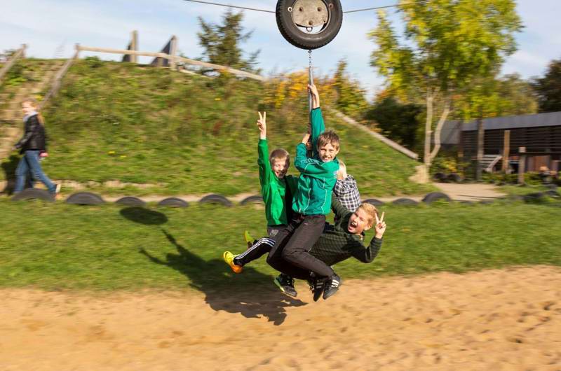 Drenge på svævebane - Bavnehøj Skole